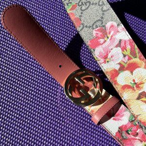 Pretty flowers and pink Gucci belt